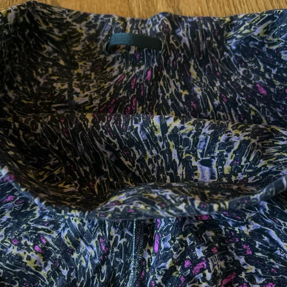 Lululemon Leggings 6 Womens Topography Multi Wunder Train High-Rise‎ 28”